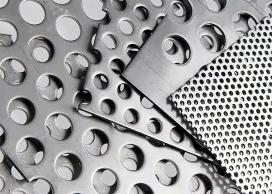 装飾的な鉄4.0mmの薄い穴があいた金属板の版はスピーカーのために1.22*2.44mを打った