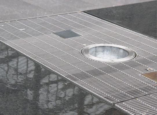 Q235熱い浸された電流を通された通路の格子32*3mm階段踏面の格子