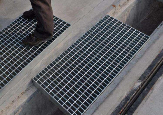 カスタマイズ可能で熱いすくいは下水管カバー30*5mmのための鋼鉄通路の格子に電流を通した