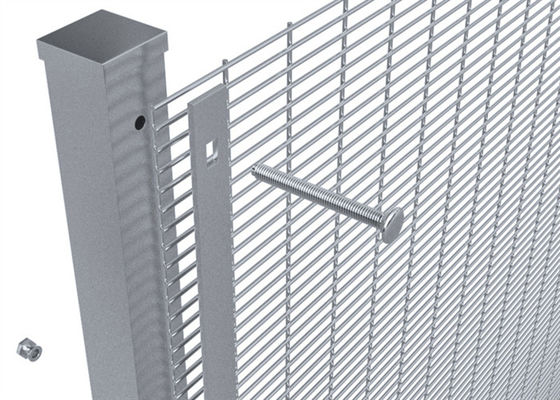 4.0mm ワイヤの厚さ 358 セキュリティフェンシング 工場の安全のために