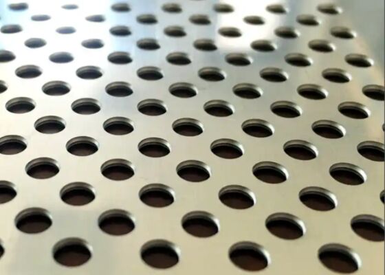 エンジニアリング フィルタリング 孔状のワイヤーメッシュ 音響と建築