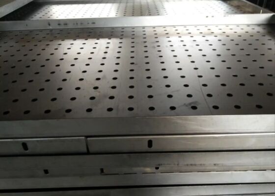 過酷な環境と高負荷用途向けパンチングメタル