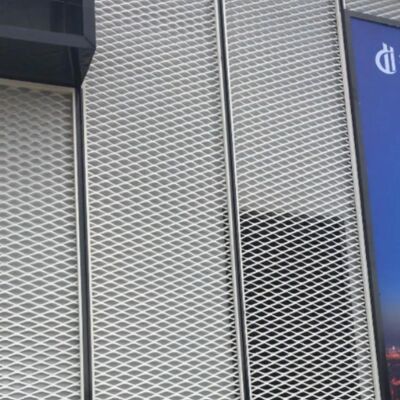 安定した構造とカスタマイズ可能な換気装置を持つダイヤモンド拡張金属ワイヤ網