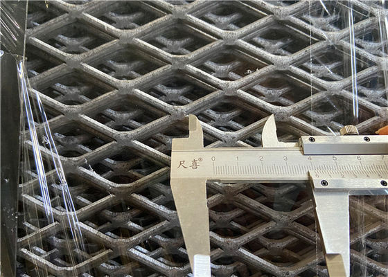 黒い鉄1.22x2.44mは建物のための拡大された金属板を平らにした