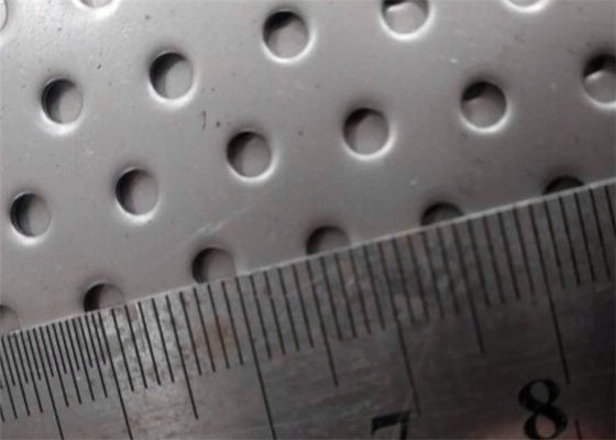 低炭素鋼鉄1220 x 2440mmの穴があいた金属の網1.5mmの厚さ